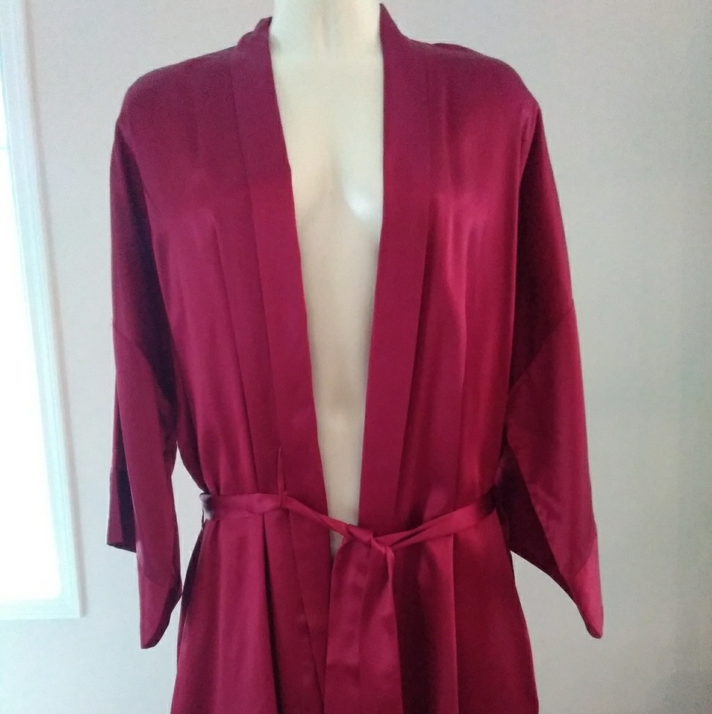 Lasoie 100% silk unisex robe.